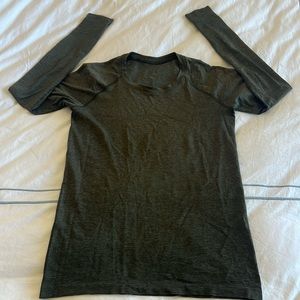 Lululemon long sleeve swiftly size 8